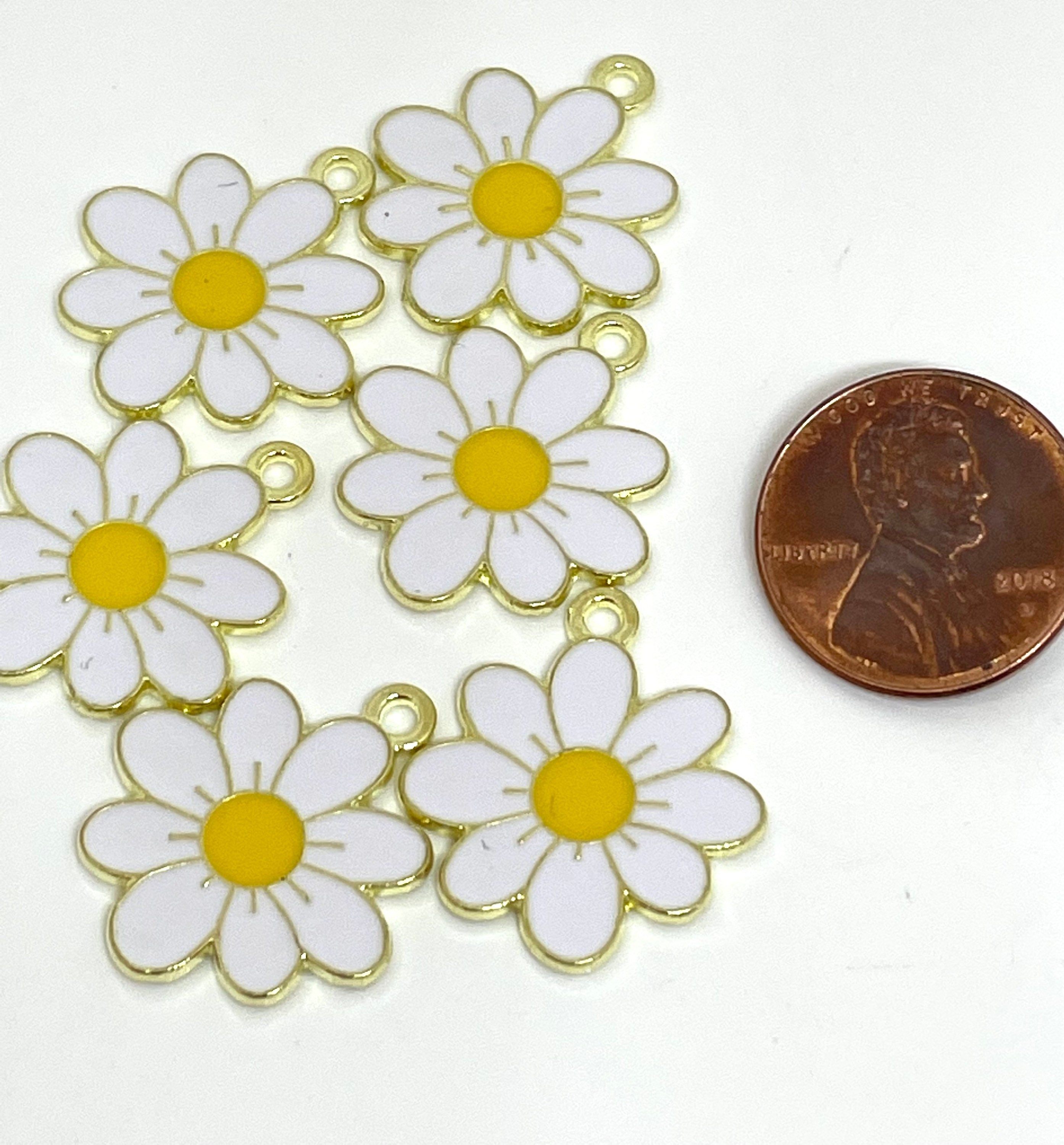 Vintage Style Flower Pendant, Daisy Charm, Spring Beads, Daisy Flower Charms for Jewelry Making